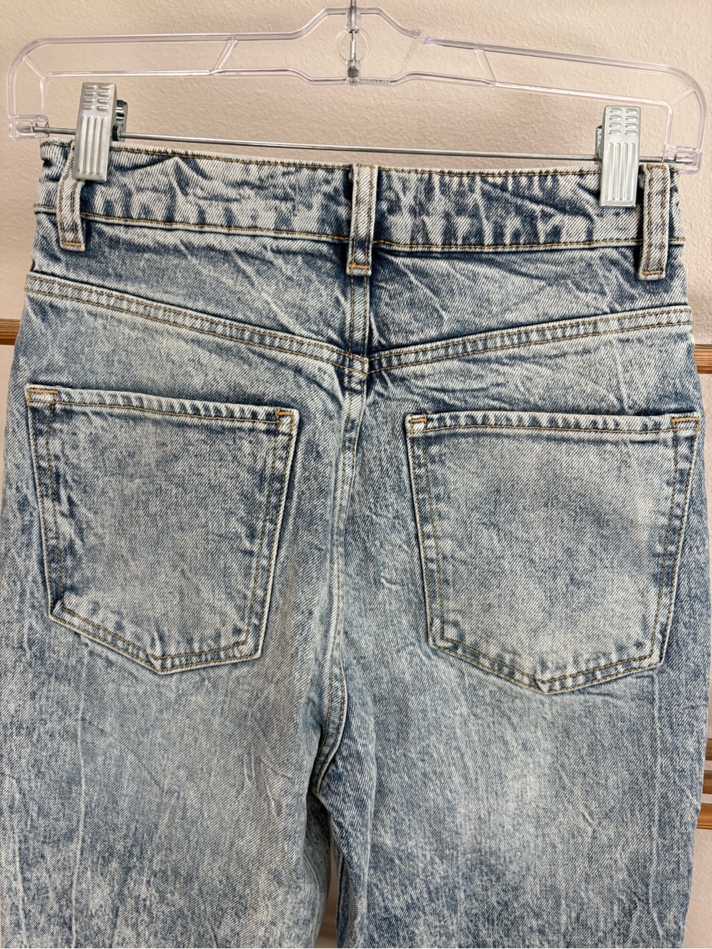 We the free Zuri mom jeans lived in blue acid wash | size 25 - Picture 3 of 6